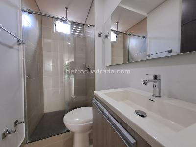 Apartamento de 3 alcobas en arriendo en El Velodromo, Medellín, 135 m² · foto 12 de 18