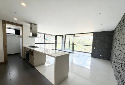 Apartamento en arriendo en Altos Del Poblado, Medellín · foto 3 de 20