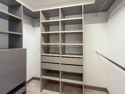 Apartamento de 1 alcoba en venta en San Lucas, Medellín, 52 m² · foto 8 de 20