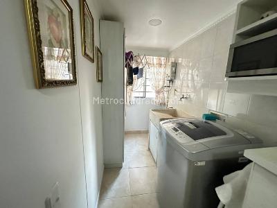 Apartamento de 3 alcobas en venta en Conquistadores, Medellín, 121 m² · foto 6 de 18