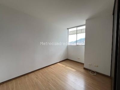 Apartamento de 3 alcobas en venta en Cabañas, Bello, 83 m² · foto 10 de 16