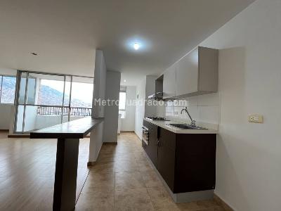 Apartamento de 3 alcobas en venta en Cabañas, Bello, 83 m² · foto 5 de 16