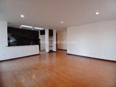 Apartamento en arriendo en Lalinde, Medellín · foto 3 de 17