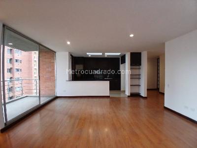 Apartamento en arriendo en Lalinde, Medellín · foto 4 de 17