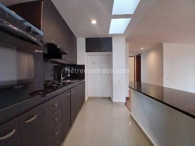 Apartamento en arriendo en Lalinde, Medellín · foto 5 de 17