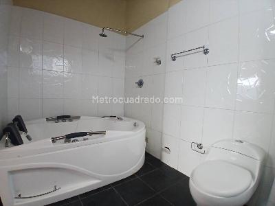 Apartamento de 3 alcobas en arriendo en Loma Del Campestre, Medellín, 157 m² · foto 9 de 20