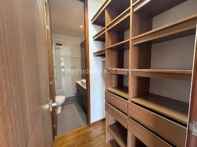 Apartaestudio en arriendo en El Tesoro, Medellín, 56 m² · foto 10 de 17