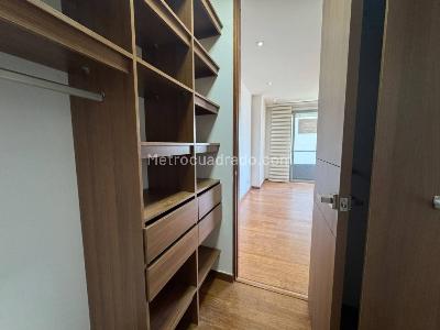 Apartaestudio en arriendo en El Tesoro, Medellín, 56 m² · foto 11 de 17