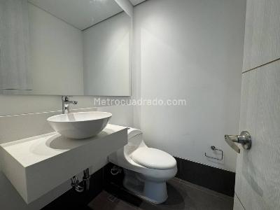 Apartaestudio en arriendo en El Tesoro, Medellín, 61 m² · foto 10 de 11