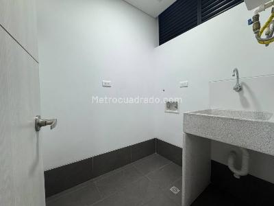 Apartaestudio en arriendo en El Tesoro, Medellín, 61 m² · foto 11 de 11