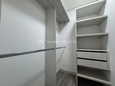 Apartaestudio en arriendo en El Tesoro, Medellín, 61 m² · foto 9 de 11
