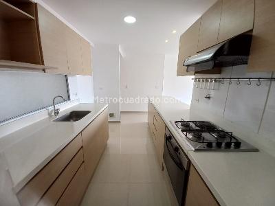 Apartamento de 2 alcobas en arriendo en El Poblado, Medellín, 92 m² · foto 2 de 20