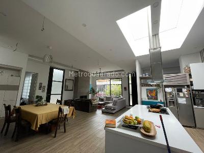 Casa de 4 alcobas en venta en Niza Calatrava, Bogotá, 328 m² · foto 17 de 20
