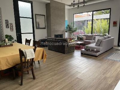 Casa de 4 alcobas en venta en Niza Calatrava, Bogotá, 328 m² · foto 12 de 20