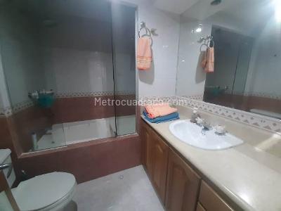 Apartamento de 2 alcobas en venta en Los Rosales, Bogotá, 112 m² · foto 17 de 20