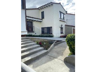 Casa de 4 alcobas en venta en Niza, Bogotá, 258 m² · foto 3 de 20