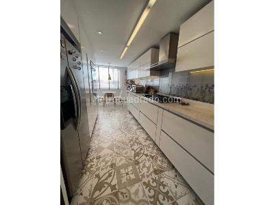 Apartamento de 3 alcobas en venta en Los Rosales, Bogotá, 215 m² · foto 15 de 18