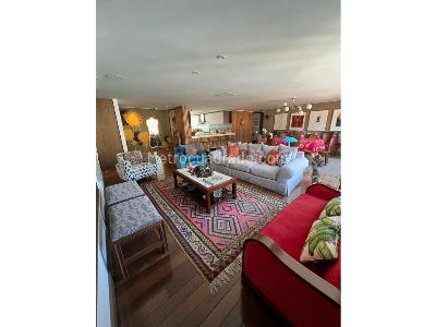 Apartamento de 3 alcobas en venta en Los Rosales, Bogotá, 215 m² · foto 17 de 18