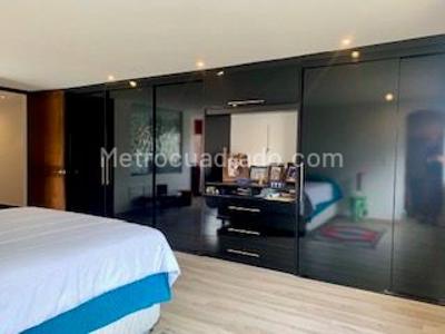Apartamento de 2 alcobas en venta en Chico Reservado, Bogotá, 164 m² · foto 10 de 20