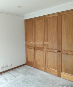 Apartamento de 3 alcobas en venta en Molinos Del Chico, Bogotá, 178 m² · foto 10 de 17