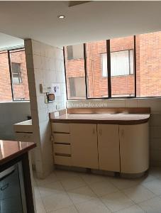 Apartamento de 3 alcobas en venta en Molinos Del Chico, Bogotá, 178 m² · foto 7 de 17