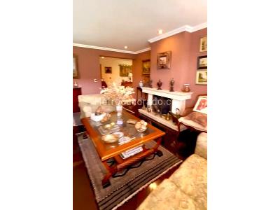 Apartamento de 3 alcobas en venta en La Carolina, Bogotá, 211 m² · foto 2 de 20