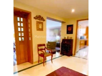Apartamento de 3 alcobas en venta en La Carolina, Bogotá, 211 m² · foto 3 de 20