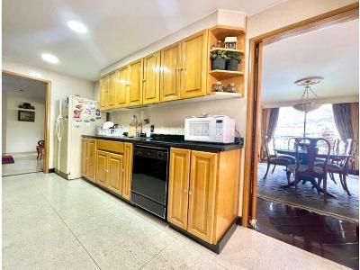 Apartamento de 3 alcobas en venta en La Carolina, Bogotá, 211 m² · foto 7 de 20