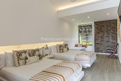 Casa de 4 alcobas en venta en Club Puerto Peñalisa, Girardot, 323 m² · foto 19 de 20