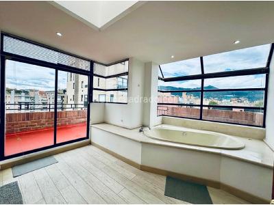 Apartamento de 5 alcobas en arriendo en San Patricio, Bogotá, 378 m² · foto 13 de 17