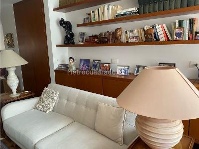 Apartamento en venta en Los Rosales, Bogotá · foto 3 de 18