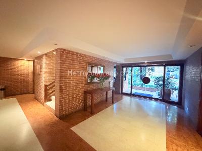 Apartamento de 3 alcobas en venta en La Cabrera, Bogotá, 174 m² · foto 2 de 20