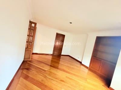 Apartamento de 3 alcobas en venta en La Cabrera, Bogotá, 174 m² · foto 7 de 20