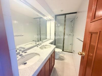 Apartamento de 3 alcobas en venta en La Cabrera, Bogotá, 174 m² · foto 9 de 20