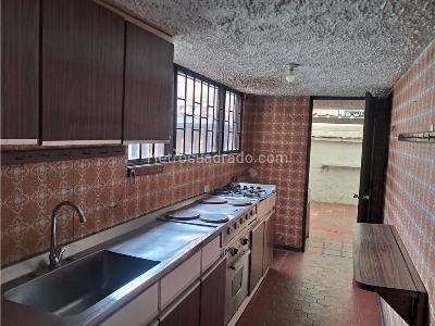 Casa de 3 alcobas en venta en Santa Paula, Bogotá, 190 m² · foto 3 de 6
