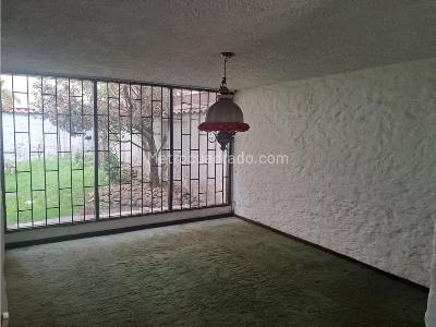 Casa de 3 alcobas en venta en Santa Paula, Bogotá, 190 m² · foto 4 de 6