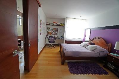 Casa de 4 alcobas en venta en San Jose De Bavaria, Bogotá, 330 m² · foto 2 de 14