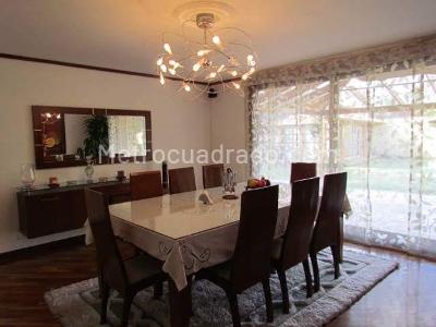 Casa de 5 alcobas en venta en San Jose De Bavaria, Bogotá, 560 m² · foto 2 de 20