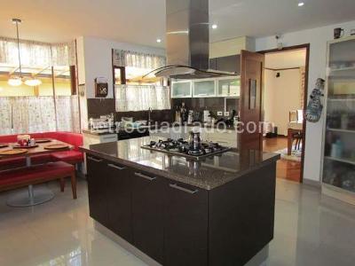 Casa de 5 alcobas en venta en San Jose De Bavaria, Bogotá, 560 m² · foto 3 de 20