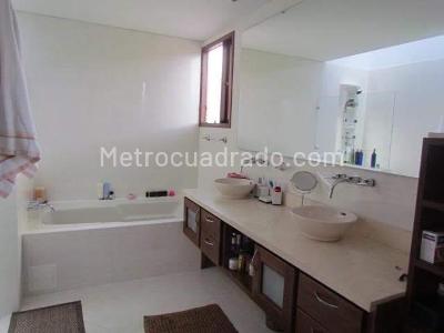 Casa de 5 alcobas en venta en San Jose De Bavaria, Bogotá, 540 m² · foto 4 de 20