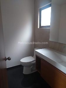 Casa de 4 alcobas en venta en San Jose De Bavaria, Bogotá, 420 m² · foto 12 de 18