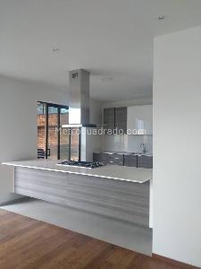 Casa de 4 alcobas en venta en San Jose De Bavaria, Bogotá, 420 m² · foto 6 de 18