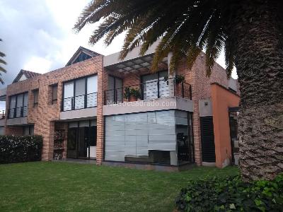 Casa de 3 alcobas en venta en San Jose De Bavaria, Bogotá, 440 m² · foto 2 de 20