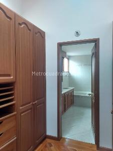 Casa de 4 alcobas en venta en San Jose De Bavaria, Bogotá, 480 m² · foto 13 de 17