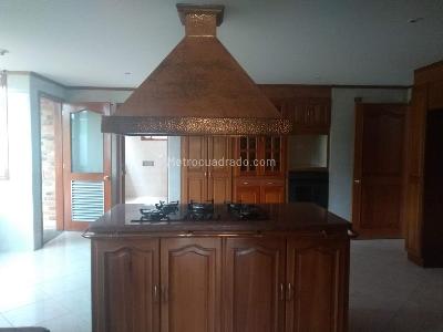 Casa de 4 alcobas en arriendo en San Jose De Bavaria, Bogotá, 480 m² · foto 2 de 20