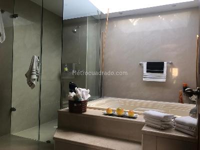 Casa de 4 alcobas en venta en San Jose De Bavaria, Bogotá, 455 m² · foto 4 de 18