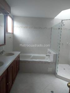 Casa de 5 alcobas en venta en San Jose De Bavaria, Bogotá, 520 m² · foto 18 de 20
