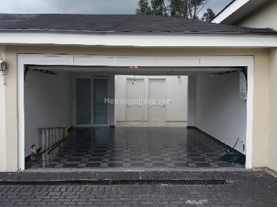 Casa de 3 alcobas en venta en San Jose De Bavaraia, Bogotá, 360 m² · foto 2 de 17
