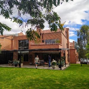 Casa de 4 alcobas en venta en San Jose De Bavaria, Bogotá, 460 m² · foto 1 de 19