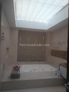 Casa de 5 alcobas en venta en San Jose De Bavaria, Bogotá, 540 m² · foto 14 de 16